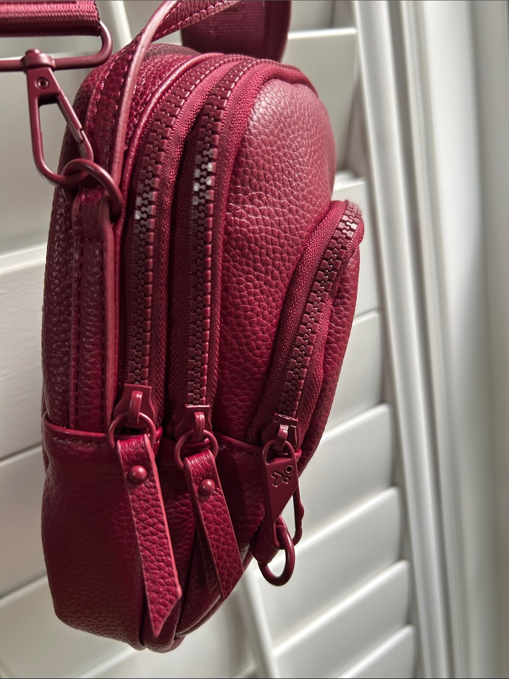 Samantha Brown Crossbody Bag in Burgandy - Picture 9 of 10